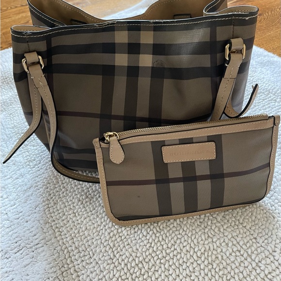 Burberry pre-loved shoulder bag - Picture 2 of 4